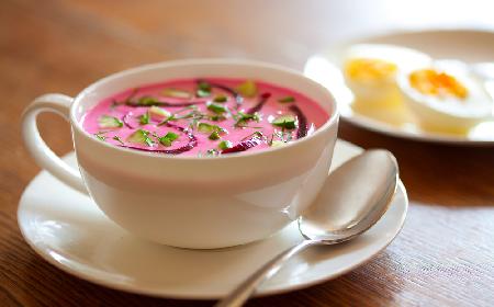 Błyskawiczny barszcz na maślance z menu beszamel
