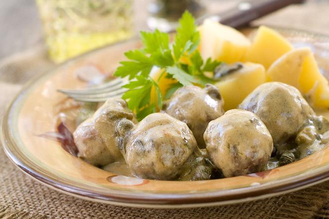 Pulpety w sosie pieczarkowym - pyszne danie z mięsa indyka