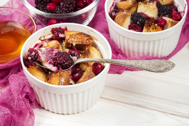 Francuskie tosty w kokilkach: przepis z czerstwym pieczywem