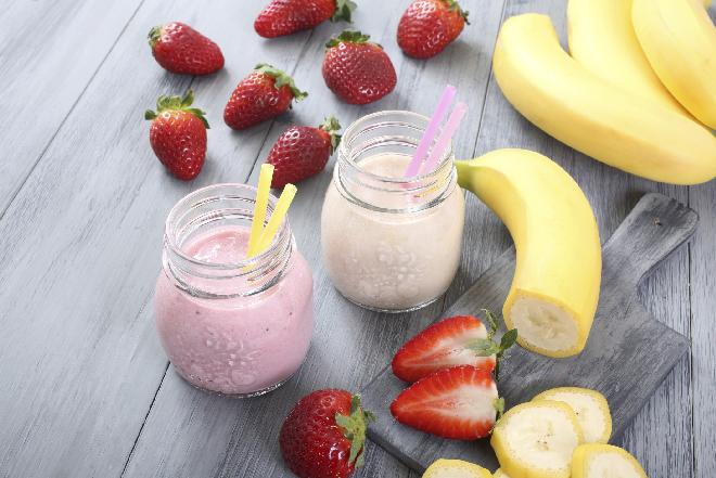 Smoothie z bananem: przepis na zdrowy napój bananowy